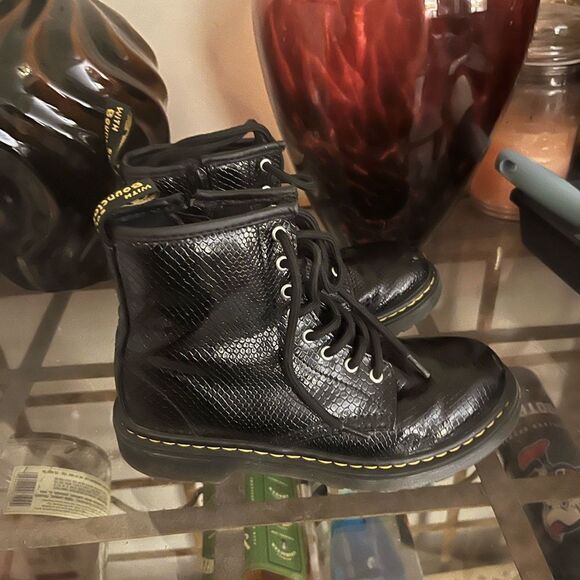 Doc Martens Black Snake Print Combat Boots size 2 - Picture 3 of 4